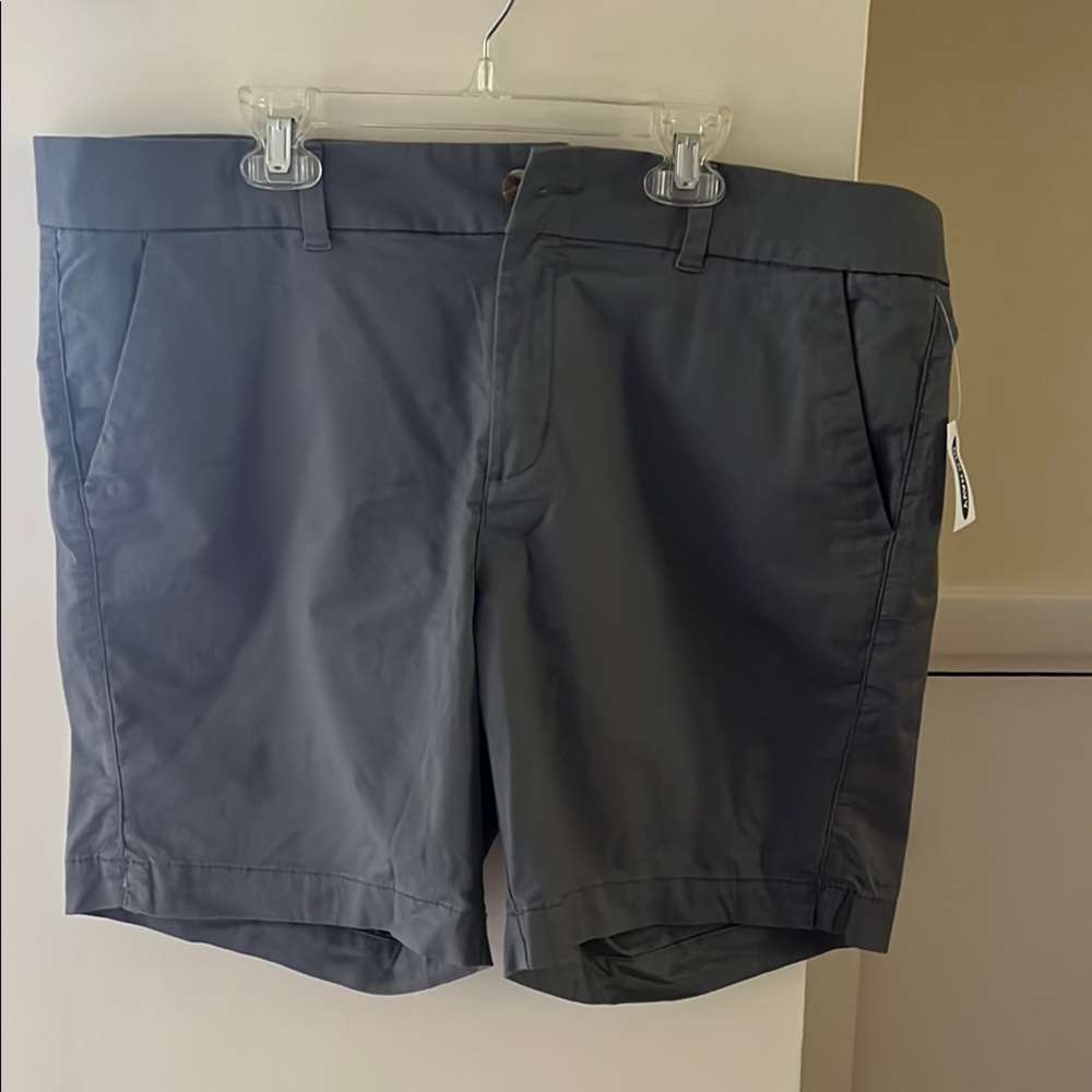NWT Old Navy Women’s Gray Mid-rise Everyday Short